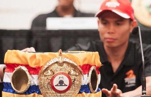 Chris John Berikan Sabuk Juara pada Pemerintah, Siap Tarung 14 April